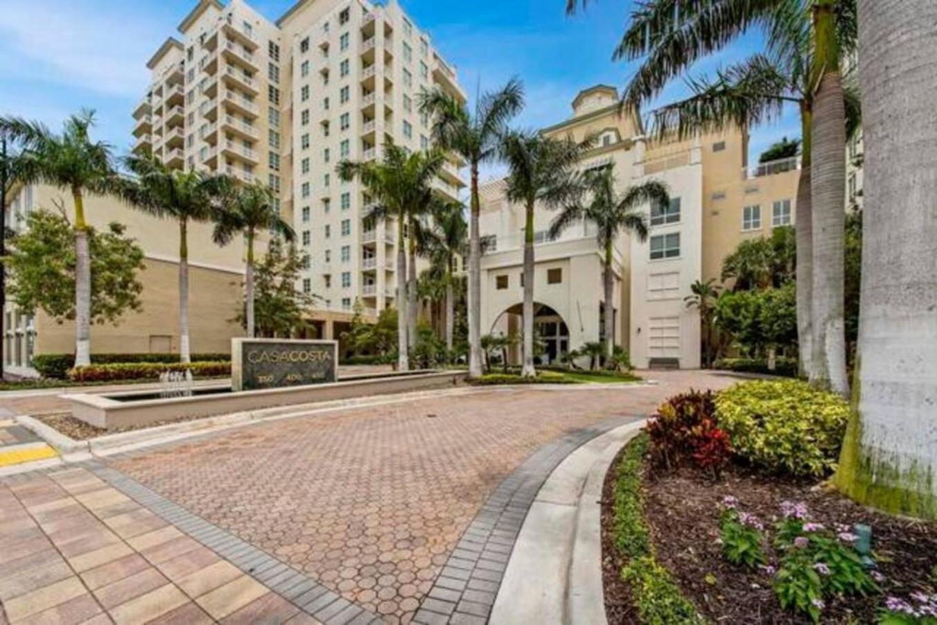 Apartment In Casa Costa Condo!Beach Pass Included Бойнтън Бийч Екстериор снимка