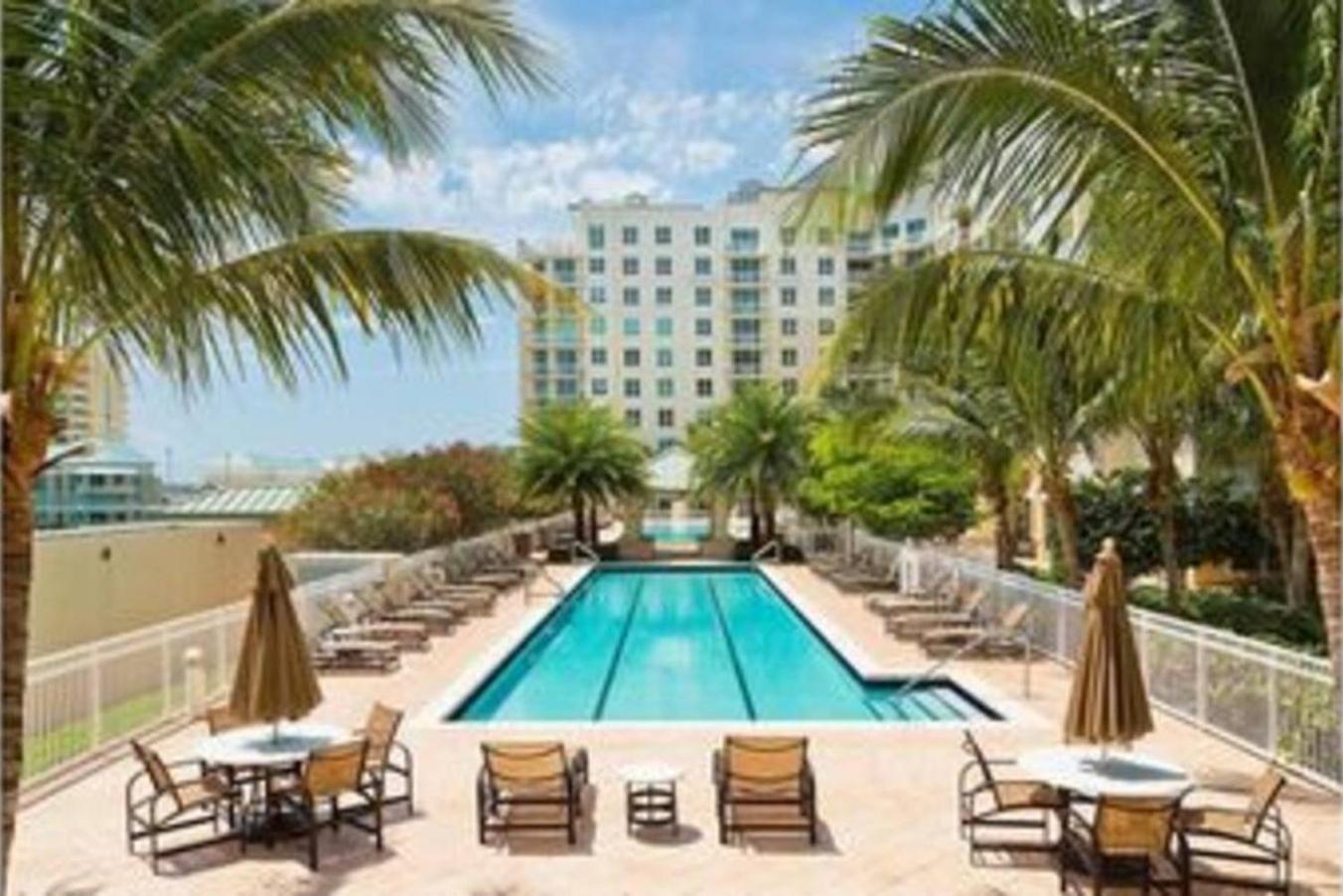 Apartment In Casa Costa Condo!Beach Pass Included Бойнтън Бийч Екстериор снимка