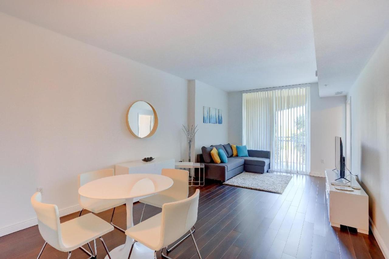 Apartment In Casa Costa Condo!Beach Pass Included Бойнтън Бийч Екстериор снимка